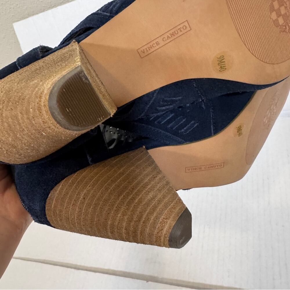 Vince Camuto Blue Suede Leather Laser Cut Ankle Boots Womens 9 Stacked Wood Heel - Picture 3 of 9